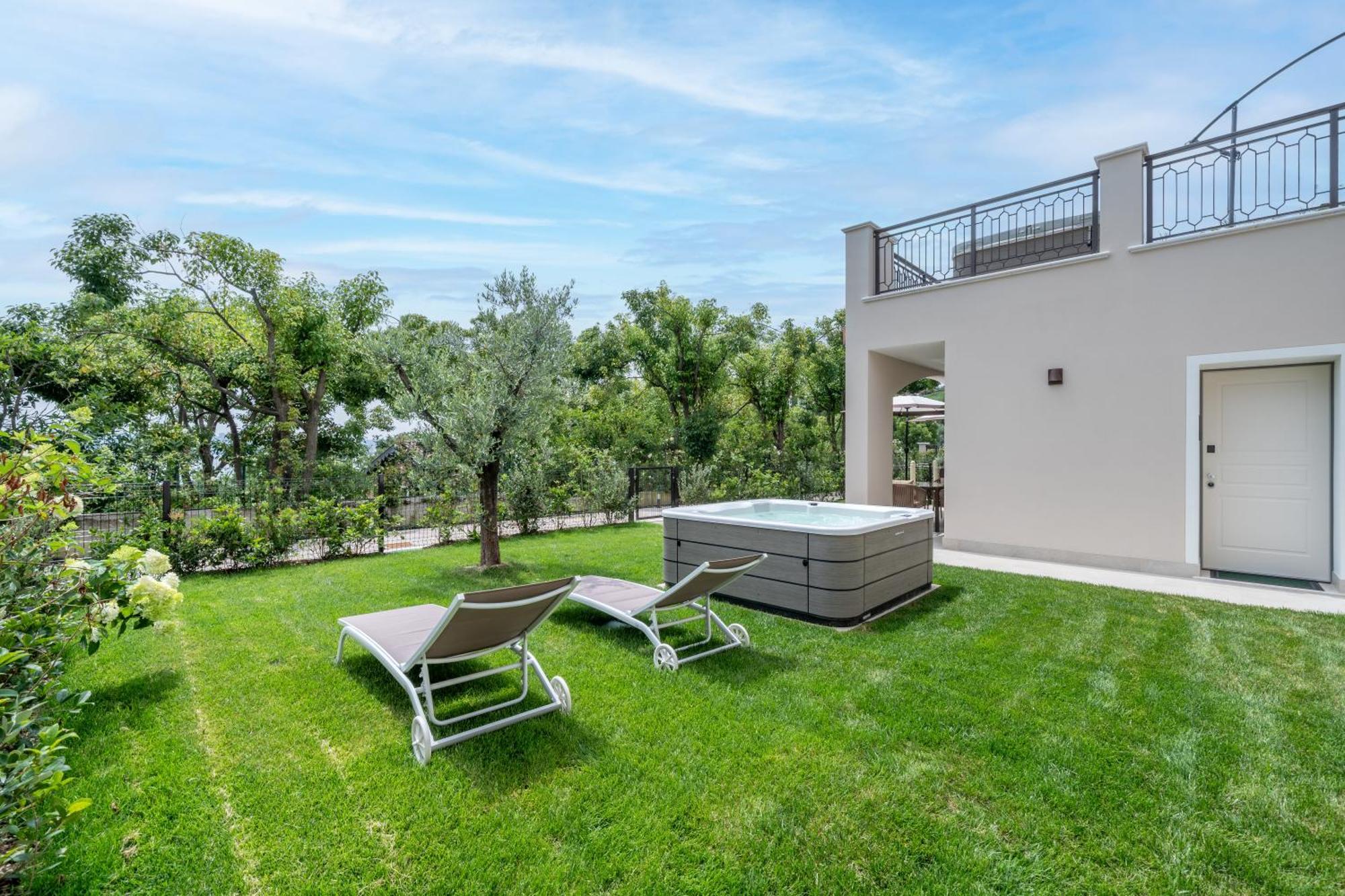 Villa Silvia Apartments San Felice del Benaco Kültér fotó