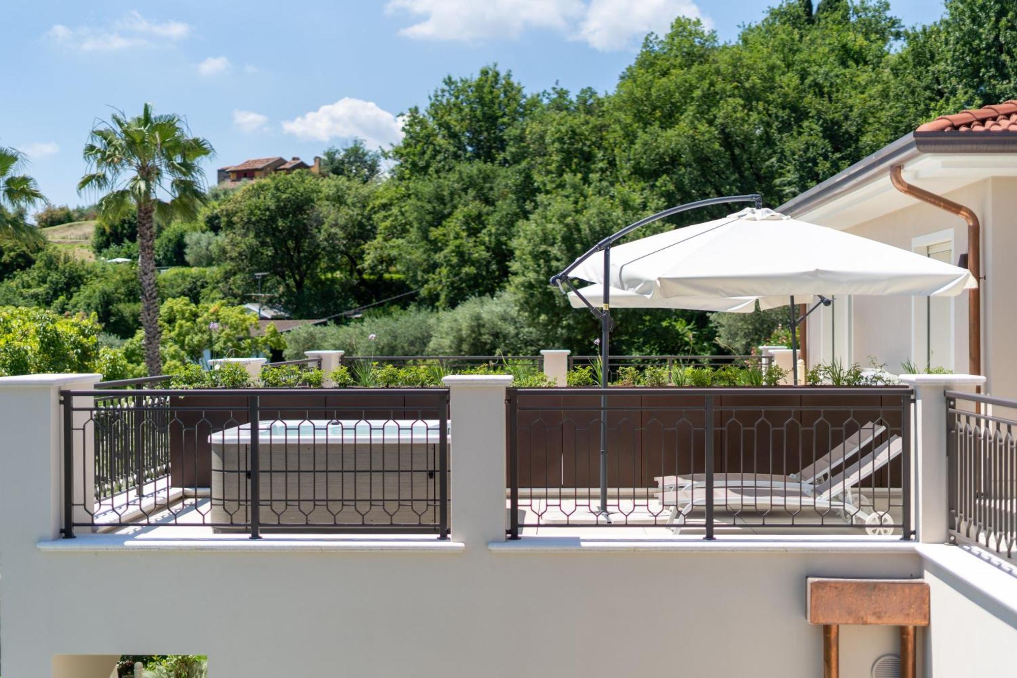 Villa Silvia Apartments San Felice del Benaco Kültér fotó
